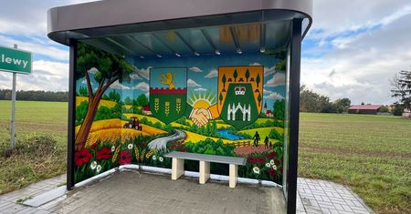 Wspólna inicjatywa dwóch samorządów. Przystanek w gminie Radzanowo przeszedł przemianę