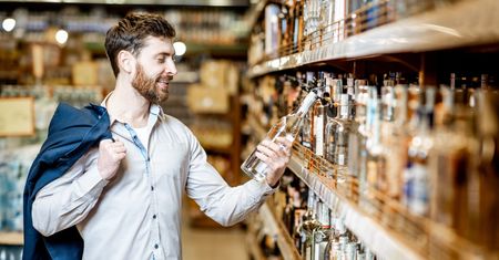 Sprzedaż alkoholu poleciała w dół. Jest tylko jeden wyjątek