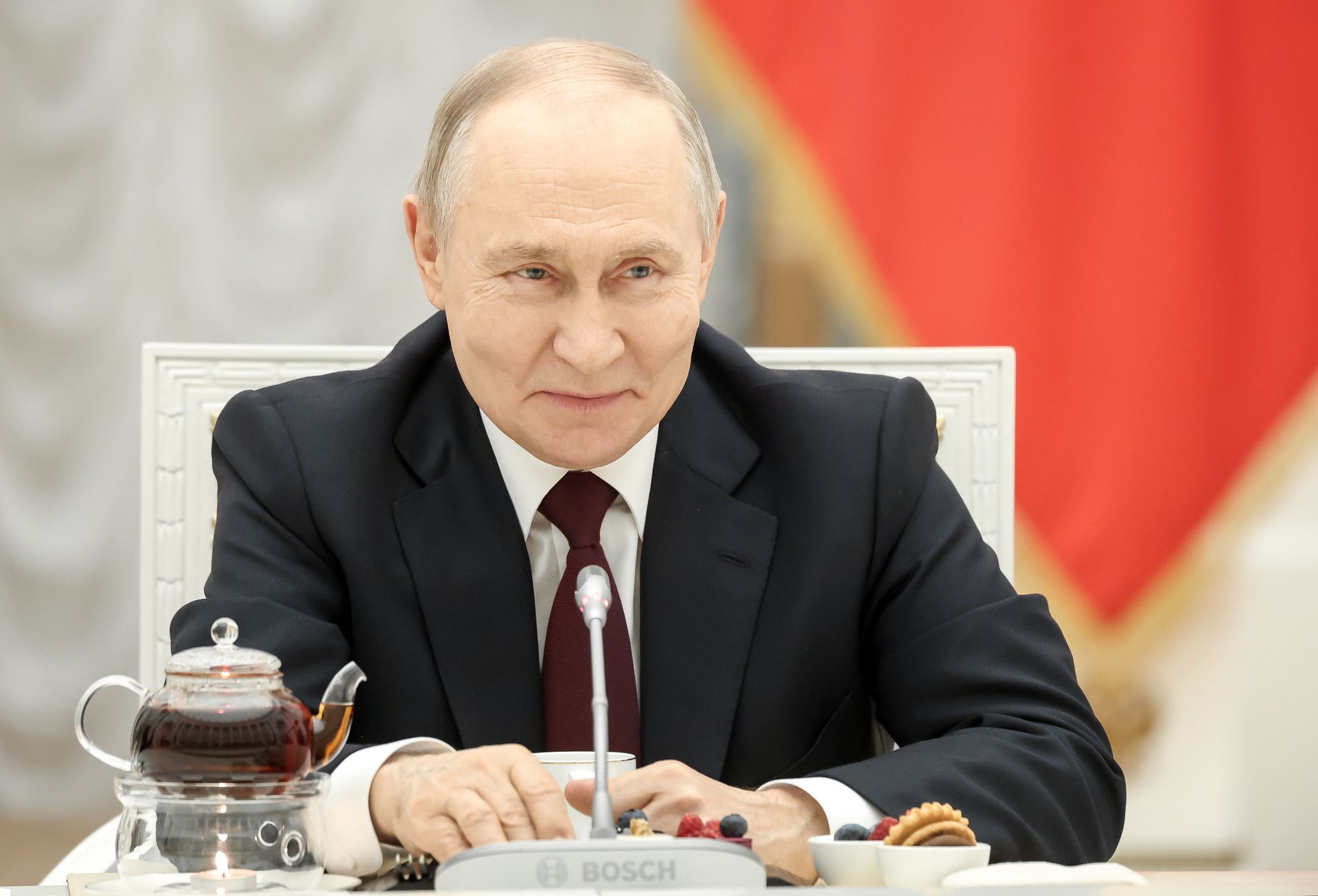 Putin wzywa do zakończenia walk w Iranie po śmierci Chamenei