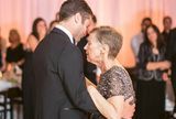Przegrała z rakiem, ale zrobiła wszystko, aby zatańczyć z synem na jego ślubie