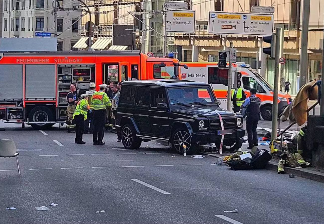Wypadek w Stuttgarcie. Samochód wjechał w pieszych