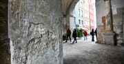 Gdańsk: Mieszkańcy i turyści zaskoczeni "nowym" wyglądem Złotej Bramy