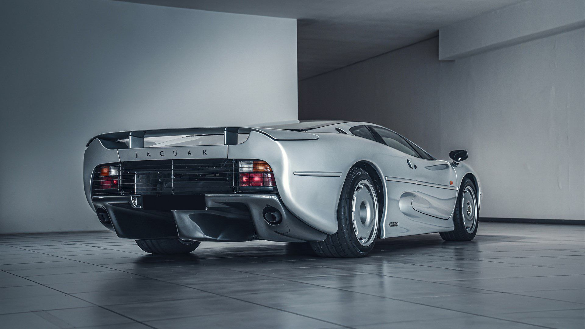 Jaguar XJ220