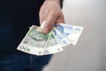Cztery godziny dobijali się do 70-latki. Seniorka nie dała się oszukać