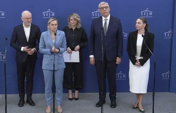 Rządząca partia chce zakazać smartfonów w szkołach. Dostęp do social mediów od 15. roku życia