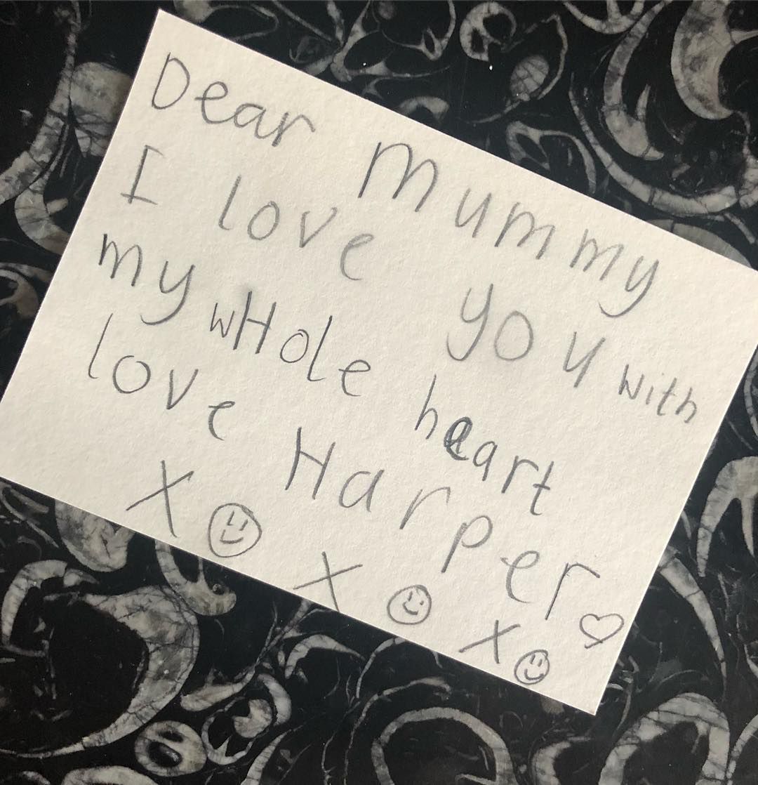 Victoria Beckham dostała kartkę od Harper Beckham