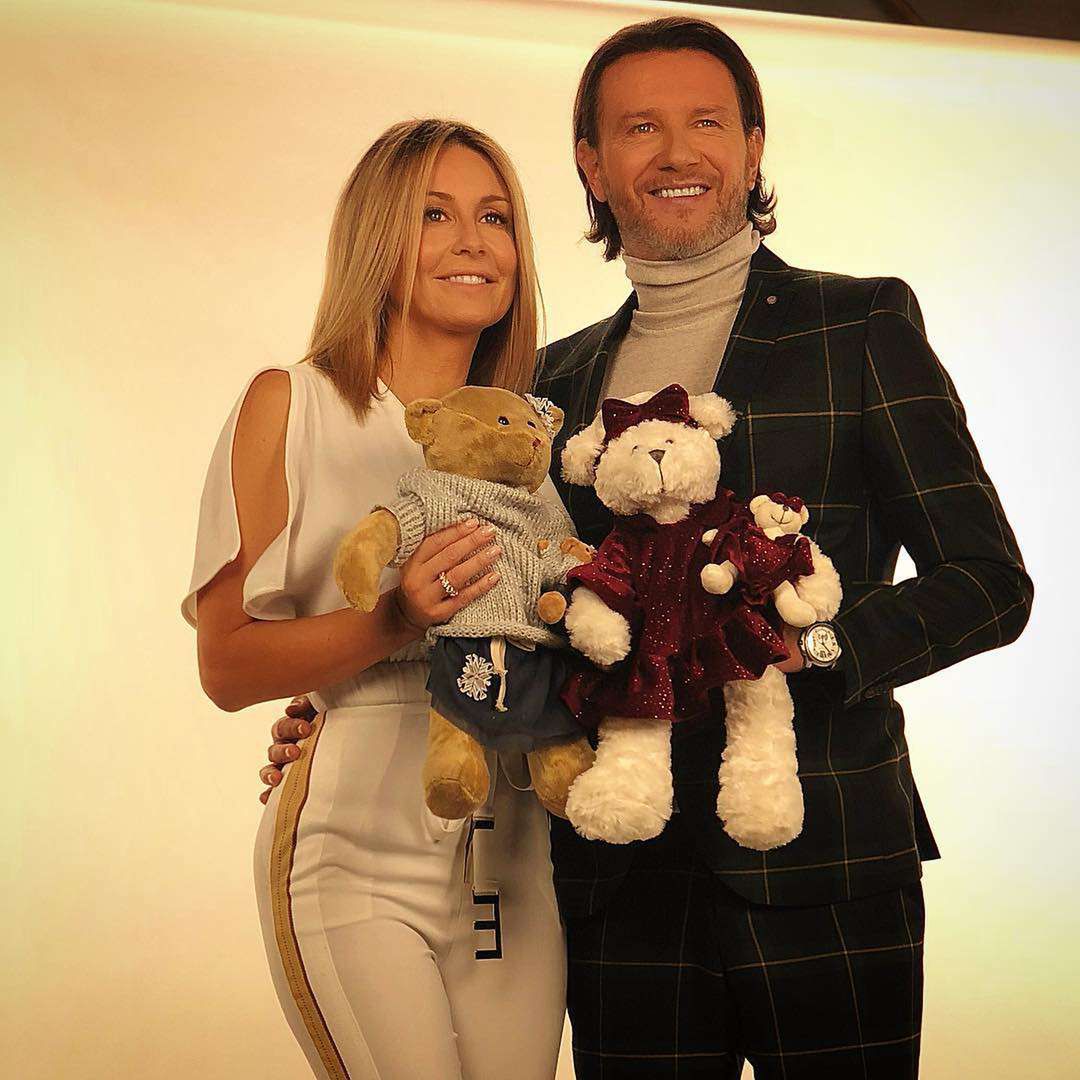 Małgorzata Rozenek w białym kombinezonie