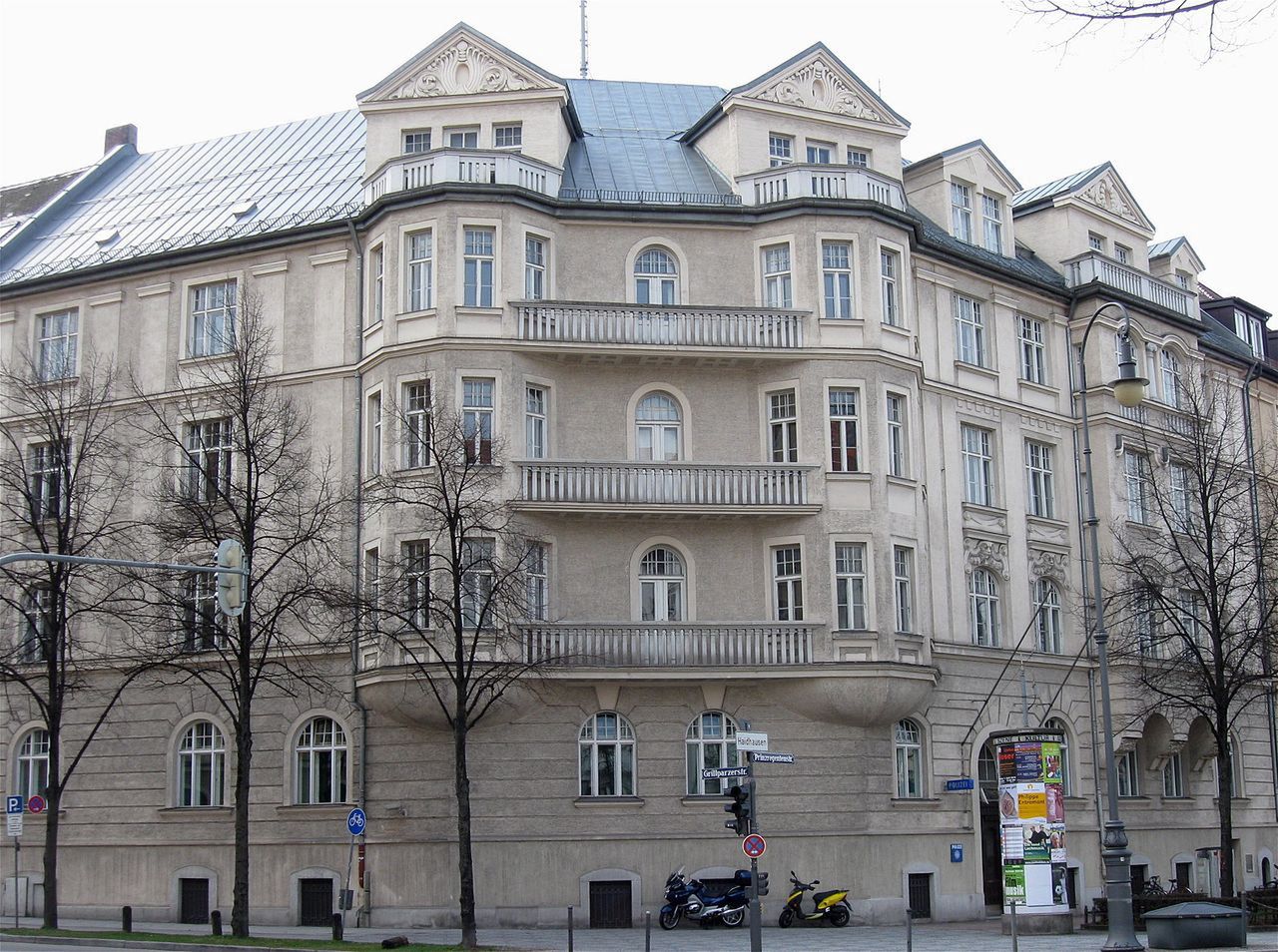 Kamienica przy ulicy Prinzregentenplatz 16, w której Hitler wynajmował swój monachijski apartament