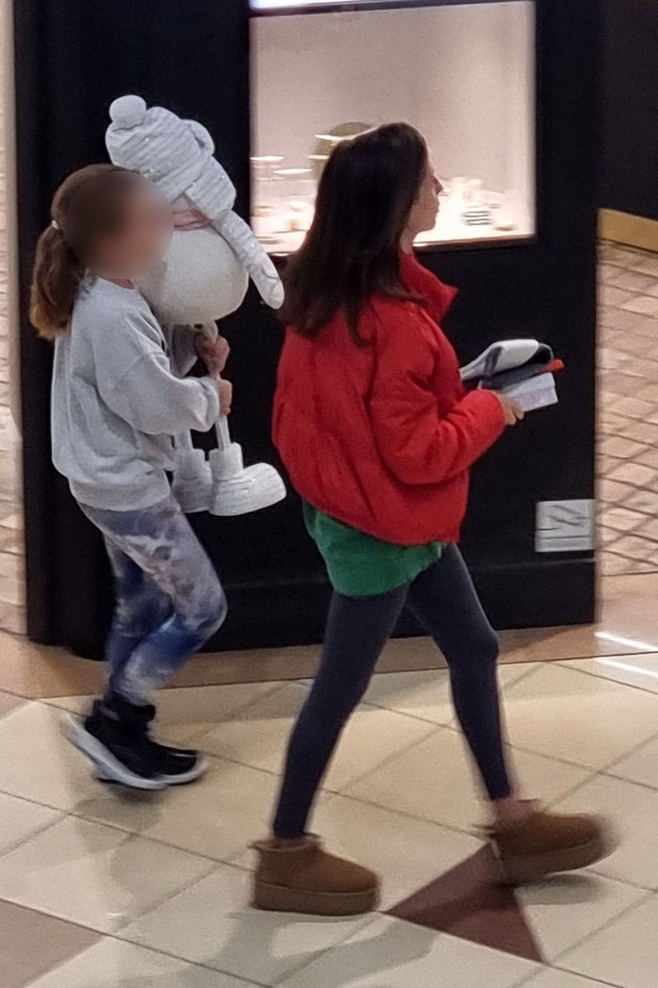 Marcin Hakiel na zakupach z córką i partnerką