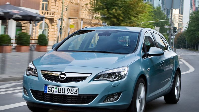 Opel Astra posłużył nam jako przykładowe auto, na bazie którego kalkulowaliśmy koszty wypożyczenia pojazdu na majówkę