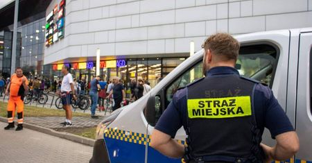 Upiekło mu się. Zamiast mandatu, znalazł list za wycieraczką