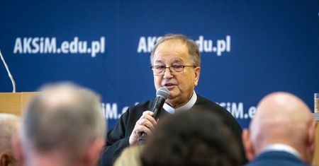 Działacz Młodej Lewicy zaczepił Rydzyka. Redemptorysta zareagował