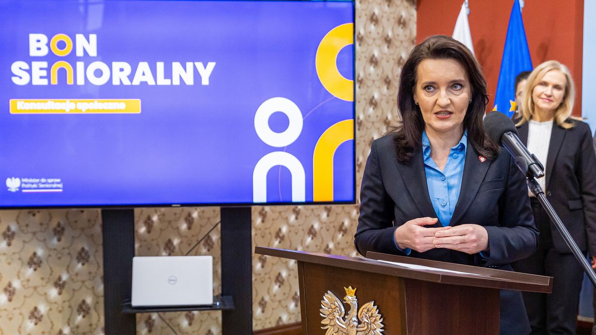 Szczecin, 11.12.2024. Minister do spraw Polityki Senioralnej Marzena Okła-Drewnowicz podczas konferencji prasowej w Zachodniopomorskim Urzędzie Wojewódzkim w Szczecinie, 11 bm. Spotkanie dotyczyło konsultacji nt. projektu ustawy o bonie senioralnym. (jm/amb) PAP/Jerzy Muszyński