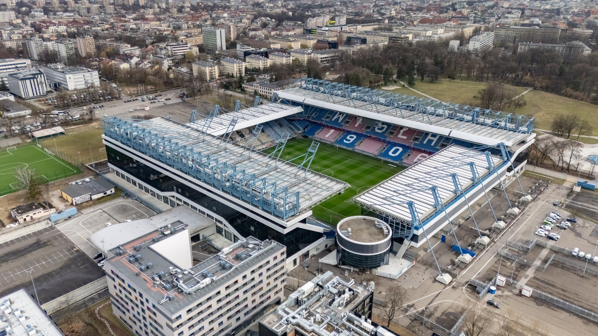 Przy Stadionie Miejskim im. H. Reymana mają zostać wyznaczone miejsca pod automaty wielofunkcyjne.