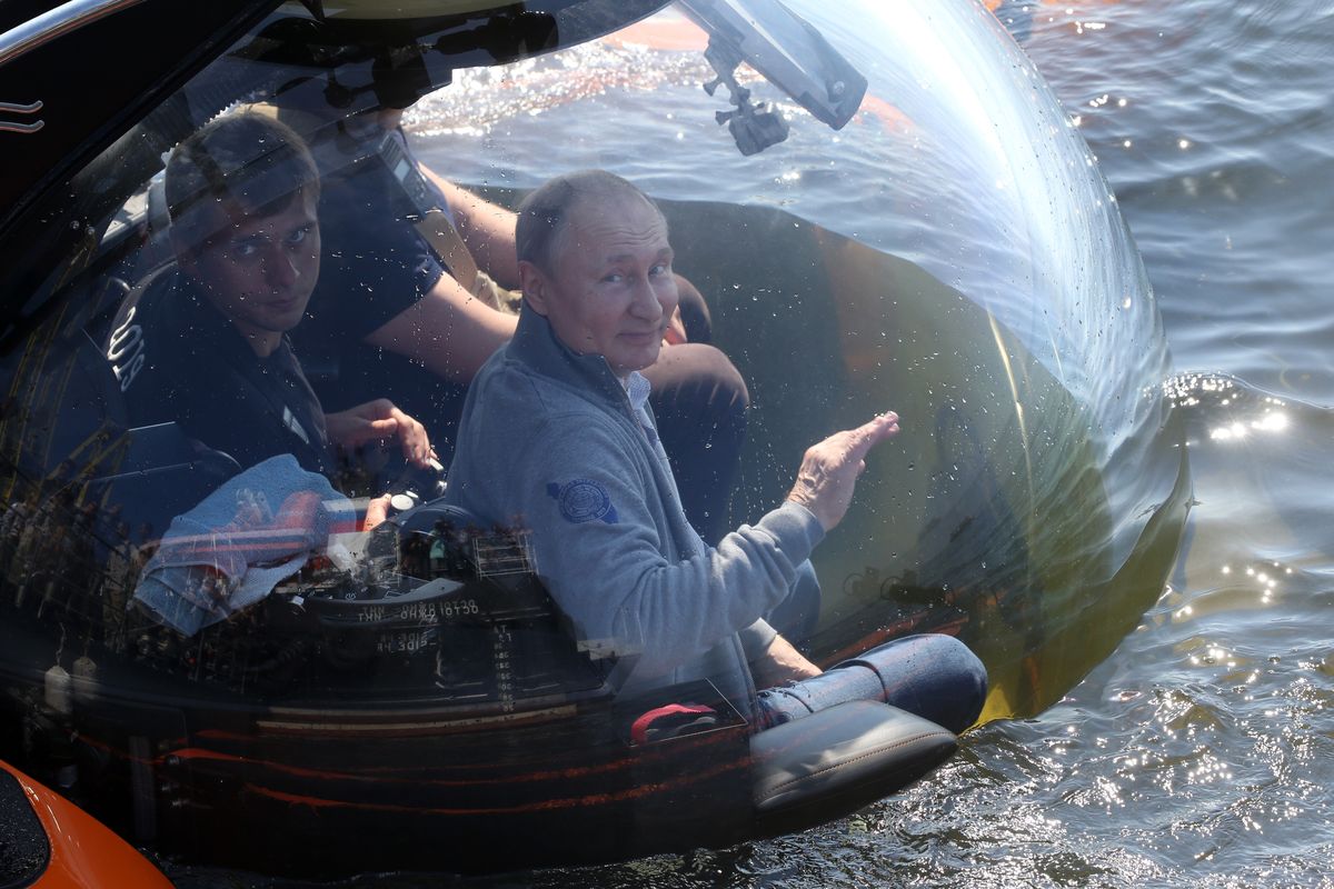 Władimir Putin płynie na dno Zatoki Fińskiej na pokładzie statku C-Explorer Rok 2019. 