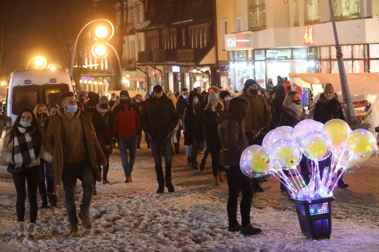 Zakopane. Tłumy turystów. Policja: "To była bardzo spokojna noc"