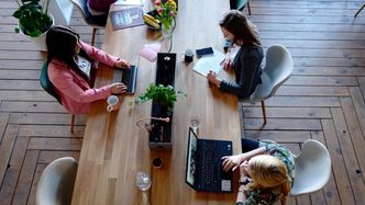 Outsourcing Kadr i Płac – stabilność procesów w czasach zmian przepisowych