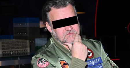 Wiadomo, co dalej z karierą Adama K. Dziennikarz pozostaje na stanowisku! "Zarzuty nie przesądzają jeszcze o jego winie"