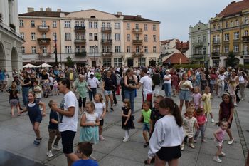 Kalisz: Potańcówka na Głównym Rynku. Zobacz zdjęcia