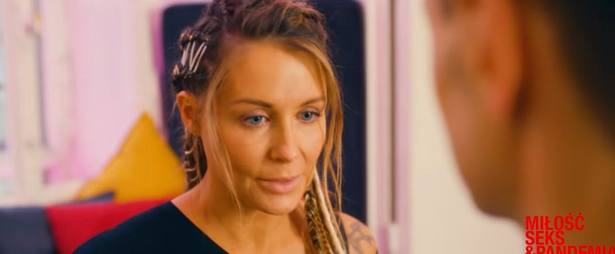 Małgorzata Rozenek w teledysku do filmu Patryka Vegi