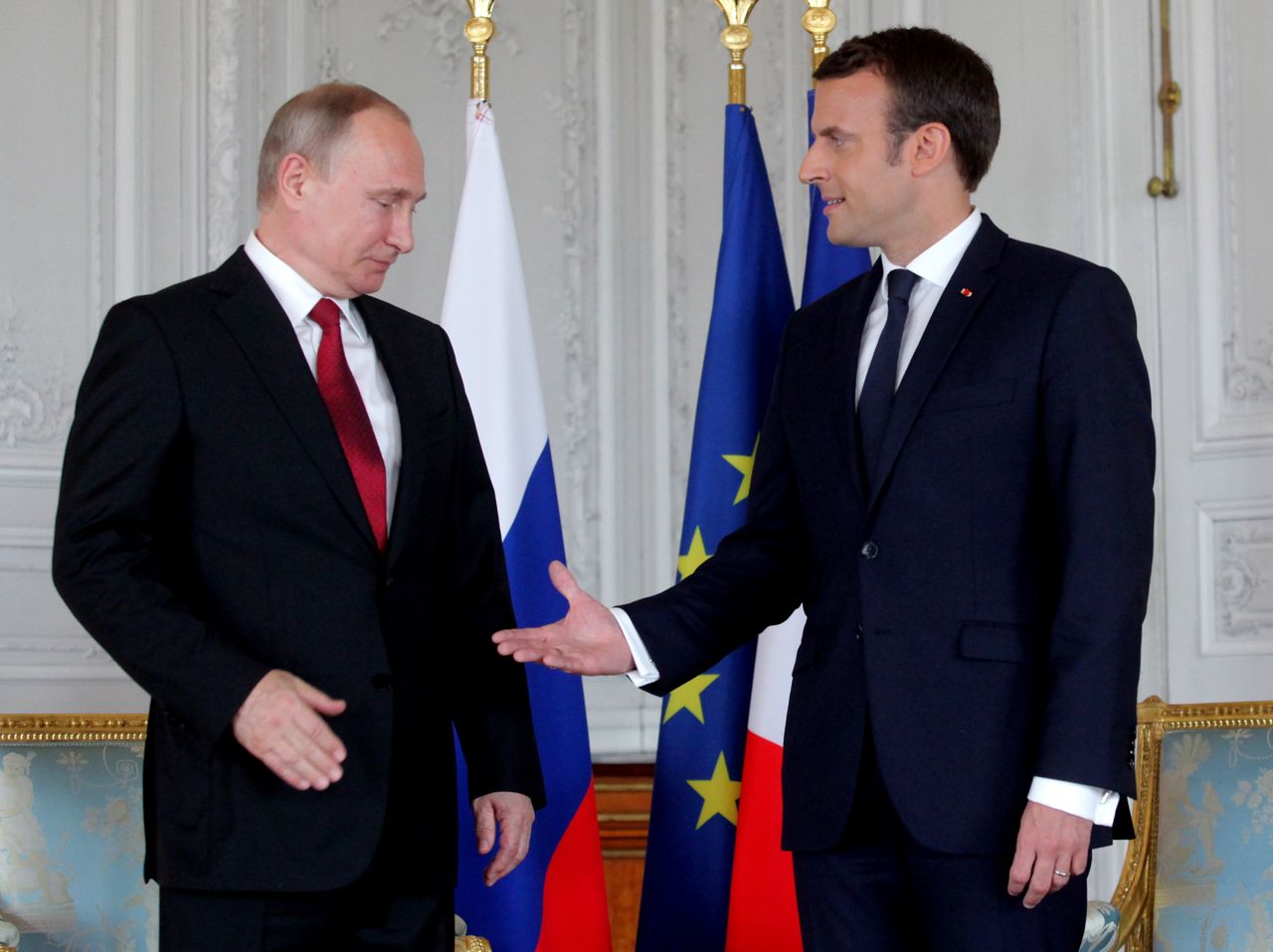 Macron po trzech latach przerwy rozmawiał z Putinem. Kreml komentuje