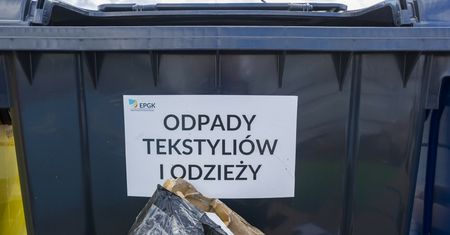 Koniec z wożeniem tekstyliów na PSZOK. Te miasta zmieniają zasady od stycznia