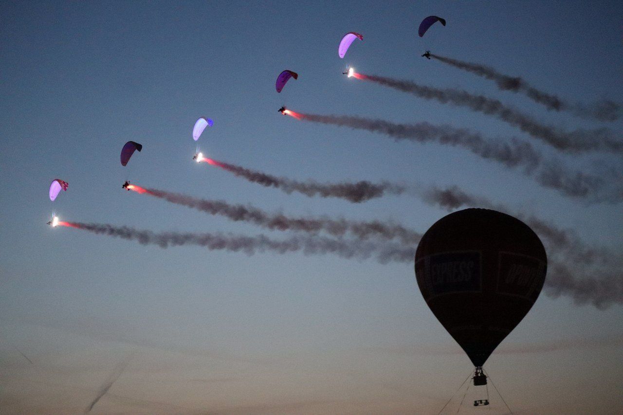 Wielki finał Antidotum Airshow Leszno 2025 zachwycił publiczność zgromadzoną na lotnisku