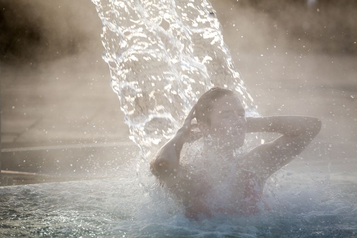 Relaks w basenie termalnym to niezwykłe przeżycie i korzyść dla zdrowia