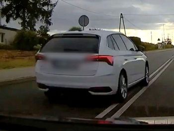 Bierzgłowo: Kierowcy skody i bmw ścigali się na drodze publicznej. Policja dostała nagranie