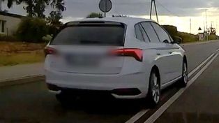 Bierzgłowo: Kierowcy skody i bmw ścigali się na drodze publicznej. Policja dostała nagranie