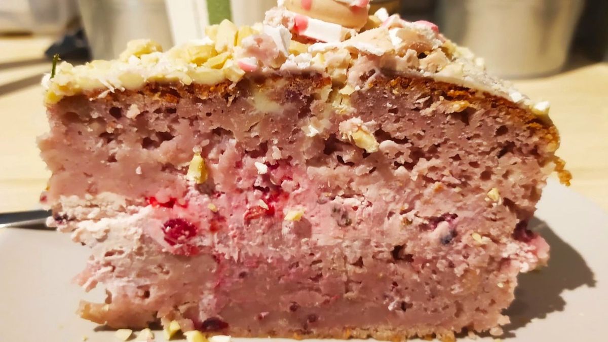 Czy można zjeść niedopieczone ciasto?