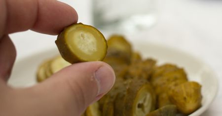 Co się stanie z twoim ciałem, gdy codziennie zjesz ogórka kiszonego? Wielu nie ma świadomości