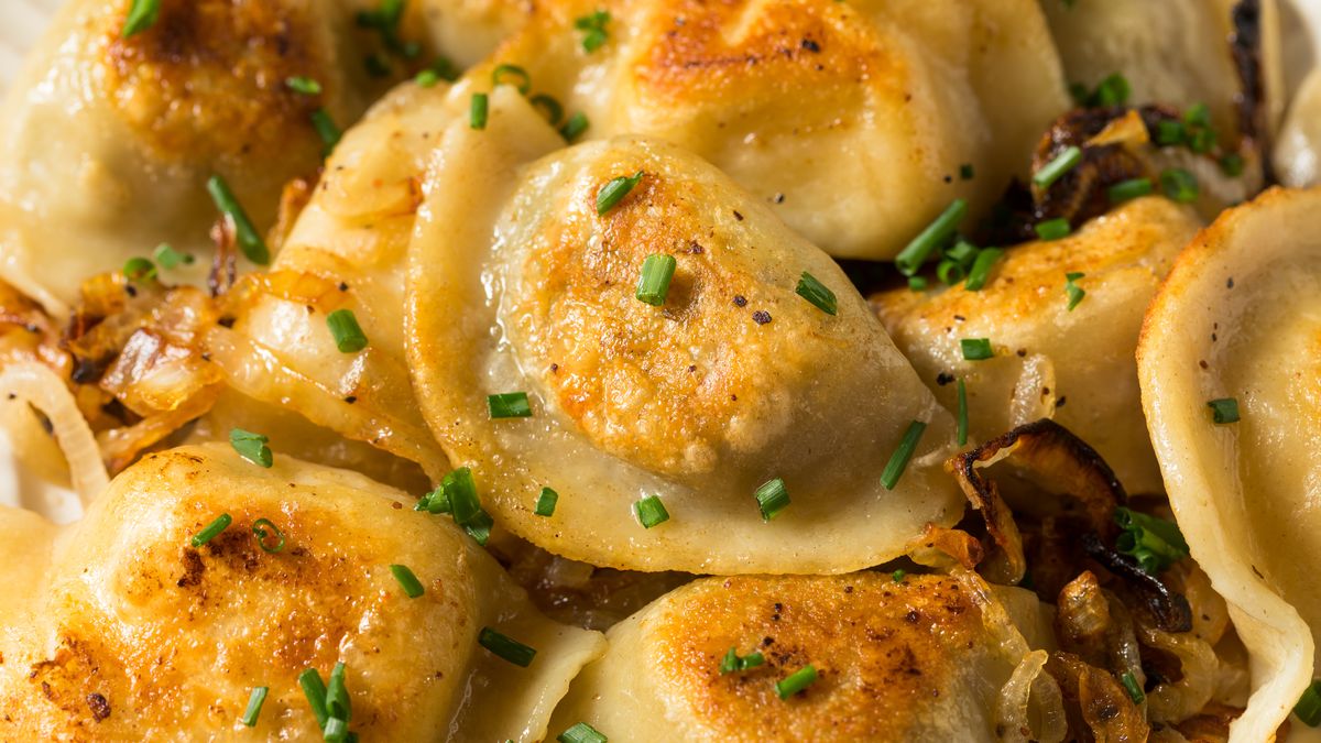 Pierogi z kaszą gryczaną i pieczarkami