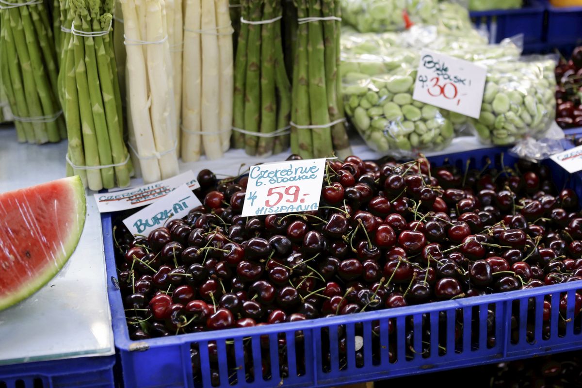 Rekordowe ceny czereśni i inwazja tureckich owoców