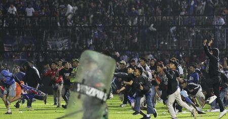 Horror na stadionie w Malang. Ponad 120 osób nie żyje