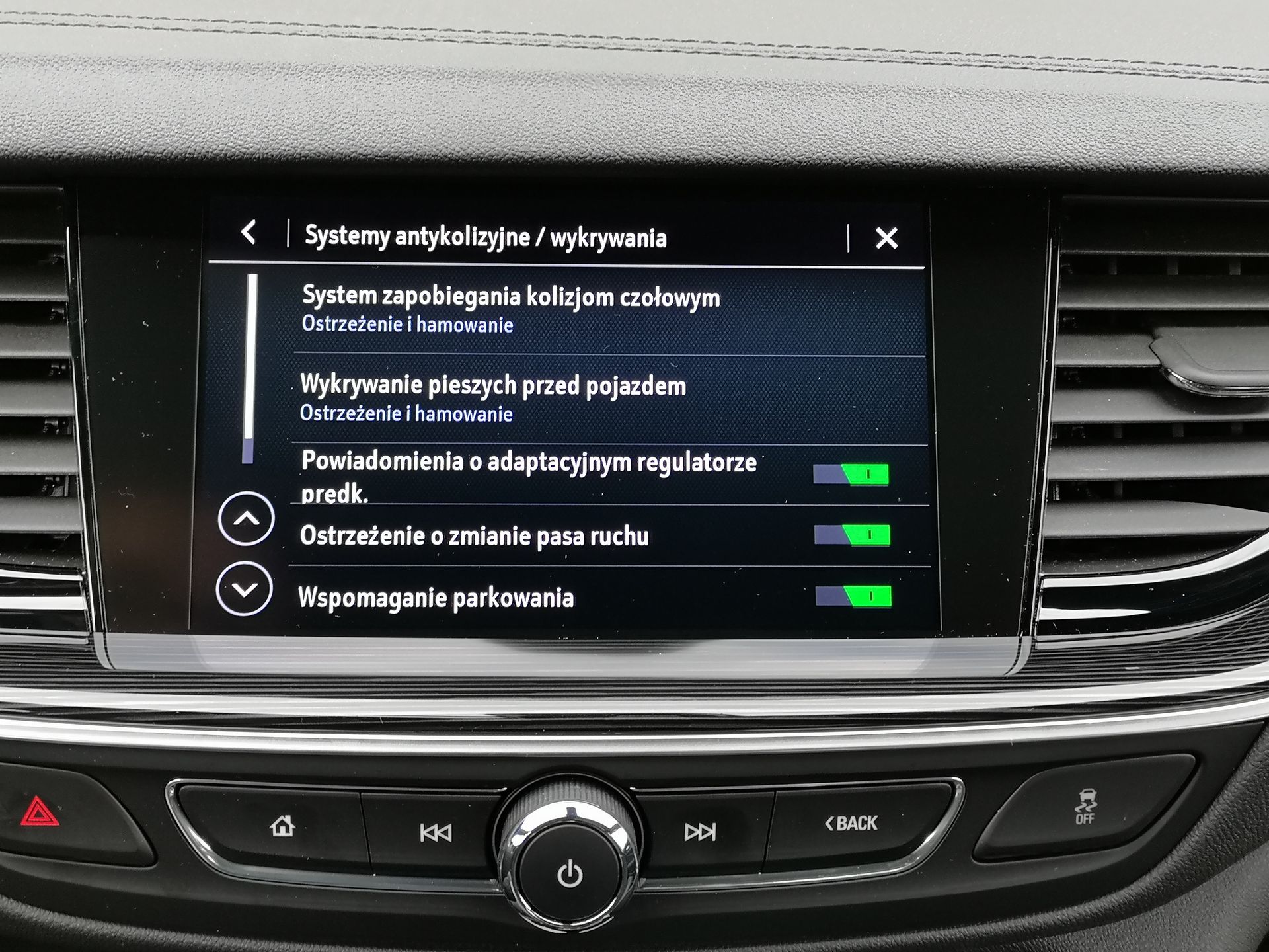 Opel Insignia Sports Tourer: System Multimedia Navi Pro, fabryczne audio i systemy wsparcia kierowcy 14