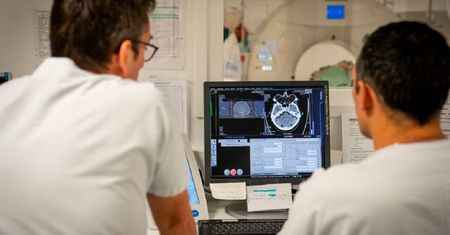 Nowe informacje o koronawirusie. COVID-19 może prowadzić do udaru i zmian w mózgu