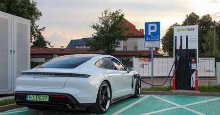 Polskie bloki i biura przystosowane do ładowarek. Unijna dyrektywa wejdzie w życie w marcu 2021 r.