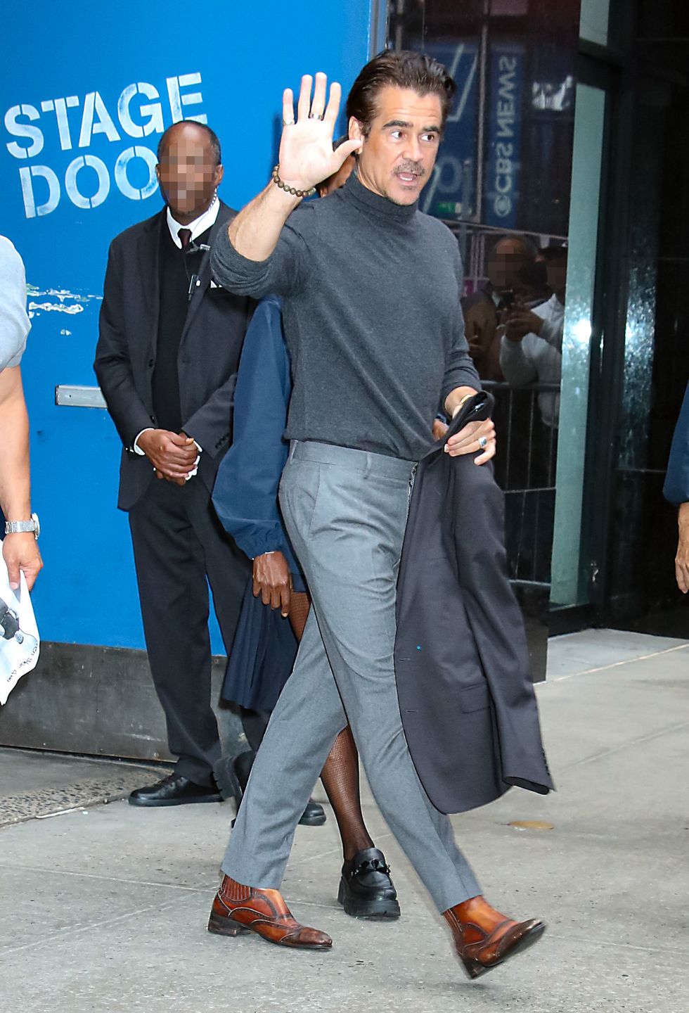 Colin Farrell sfotografowany w drodze na wywiad
