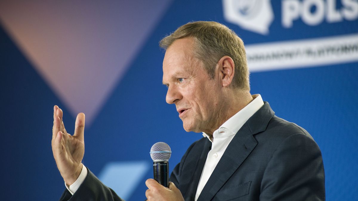 WARSAW, MAZOWIECKIE, POLAND - 2022/05/27: Donald Tusk, top opposition leader speaks during the convention. The convention of the Civic Platform (Platforma Obywatelska PO) - the largest opposition party in Poland held a convention under the title "Helpful Poland". The main topic was galloping inflation and the deteriorating living conditions of average citizens. The convention was chaired by Donald Tusk - the chairman of the Civic Platform and former prime minister. (Photo by Attila Husejnow/SOPA Images/LightRocket via Getty Images)