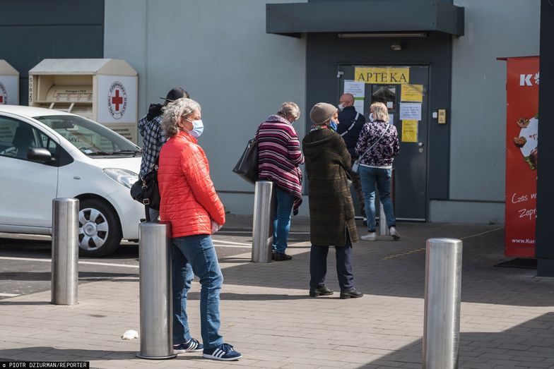 Czterodniowe zwolnienie lekarskie pobierane przez pracowników raz w roku na żądanie - taką propozycję przedstawił prezes Naczelnej Rady Lekarskiej