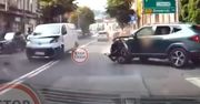 Kobieta nagrana w Przemyślu. Nagle wbiegła. Boli od patrzenia