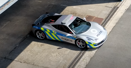 Ferrari 458 Italia dołącza do czeskiej drogówki. Wcześniej jeździł nim przestępca