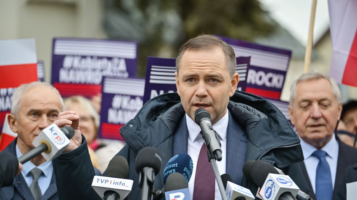 Karol Nawrocki, Krzysztof Tch�rzewski, Henryk Kowalczyk
Przemys�aw Pi�tkowski
briefing, kampania, PiS, polityk, polityka, prezydencka, prezydenckie, wizyta krajowa, wyborcza, wybory, wybory prezydenckie, wiec wyborczy, wiecu wyborczym