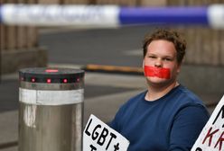 Siostrzeniec premiera protestował w obronie TVN. Oskarżył policję o napaść. Padły wulgaryzmy