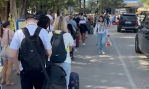 Kolejka miała ok. kilometr. Nagrania z lotniska w Czarnogórze