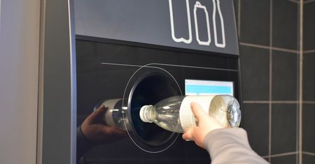 Lidl wypłaci dodatkowe pieniądze za butelki. Program przedłużony