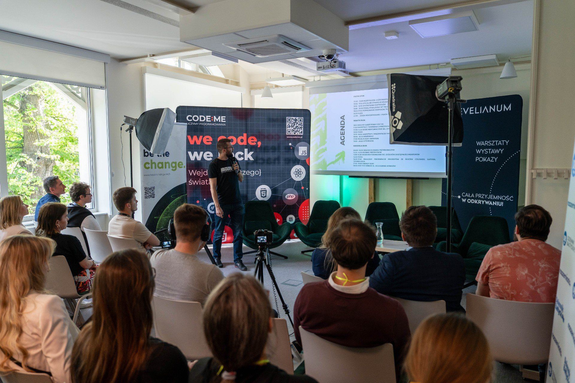 Debata ekspertów o sztucznej inteligencji podczas Hack4Change w Gdańsku