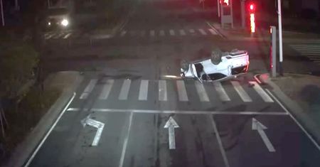 Pijany kierowca dachował. Moment wypadku uchwycony na nagraniu