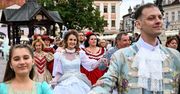 Rzeszów: Zabawa w stylu dawnych epok. Bal przyciągnął mieszkańców